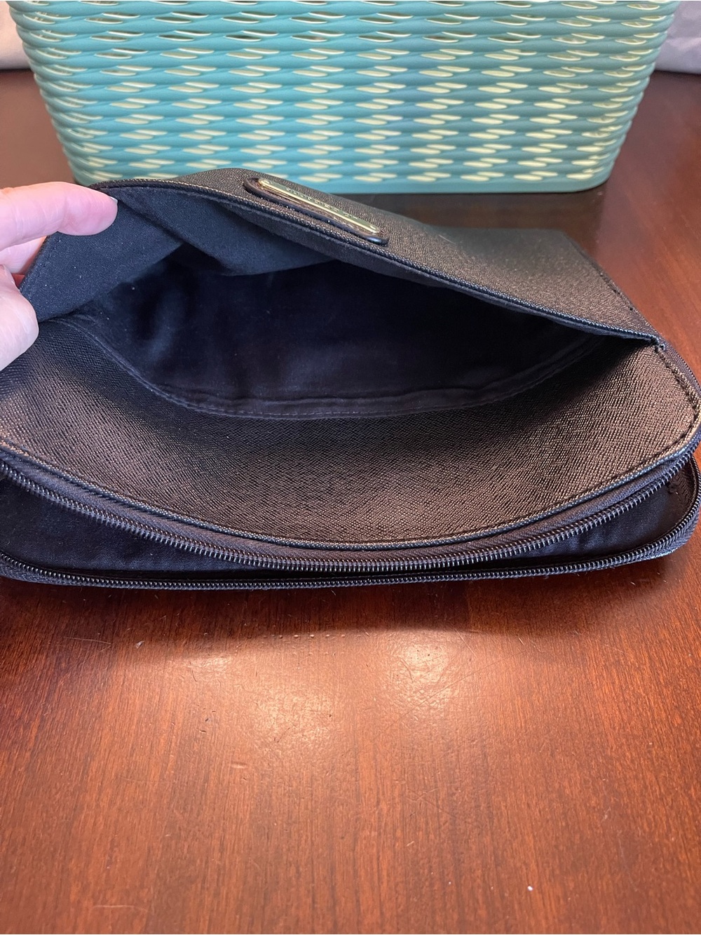 Liz Claiborne tablet carrying case, outside and inside pockets; size: 10" x 8.5" - Picture 6 of 8